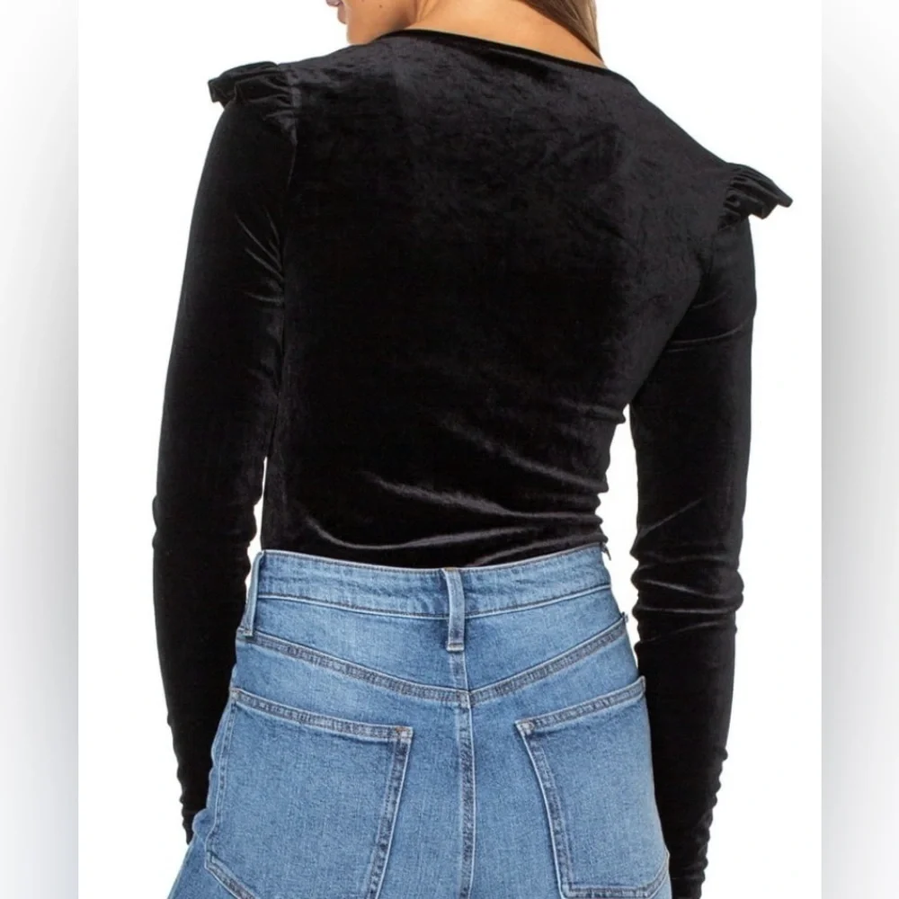 V-Neck Ruffle detail shoulder velvet bodysuit